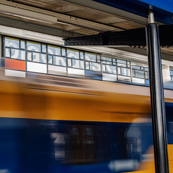 BlackDesk:  <span class="font-weight-normal">het volgende station is…</span>