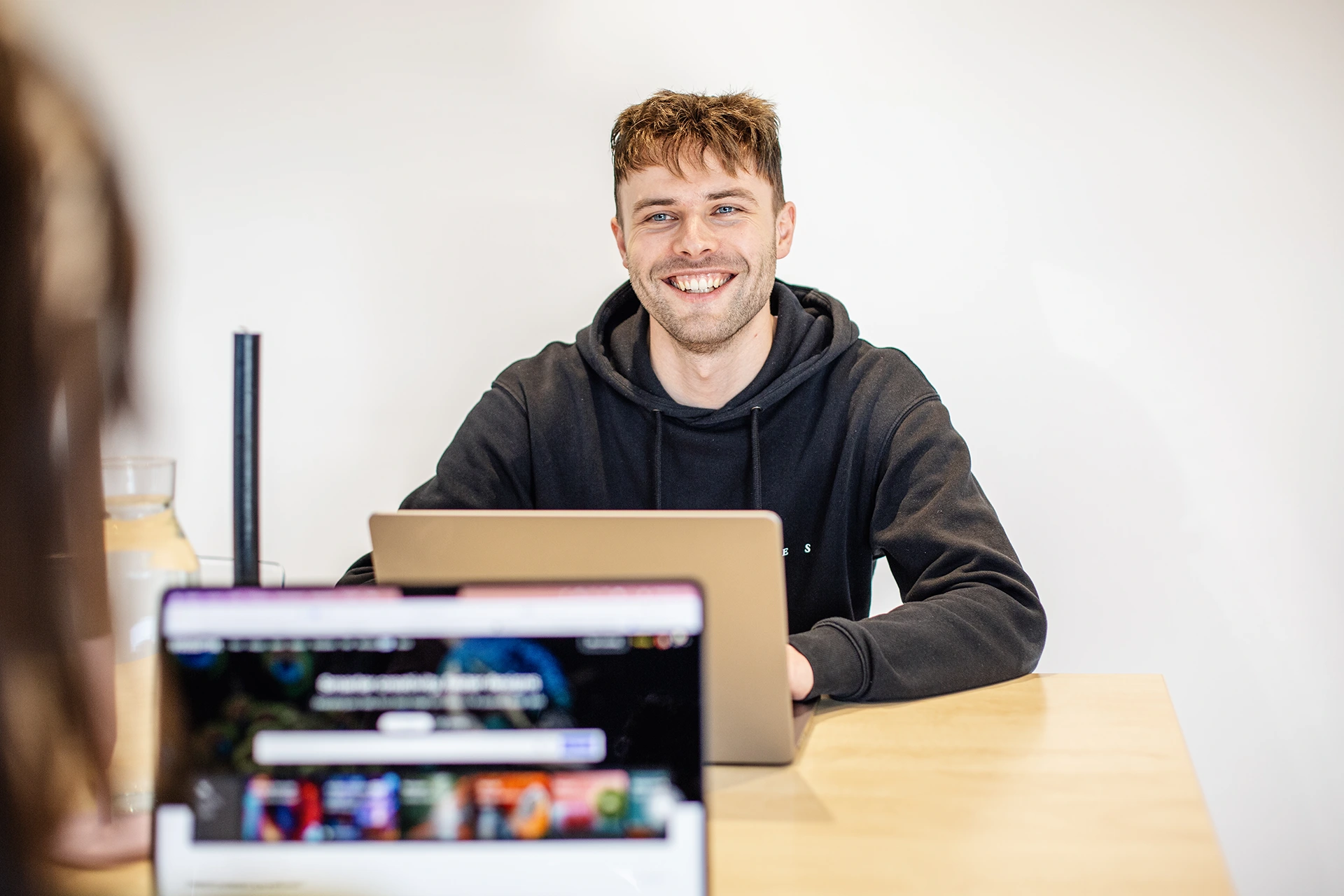 william_meeting_blackdesk