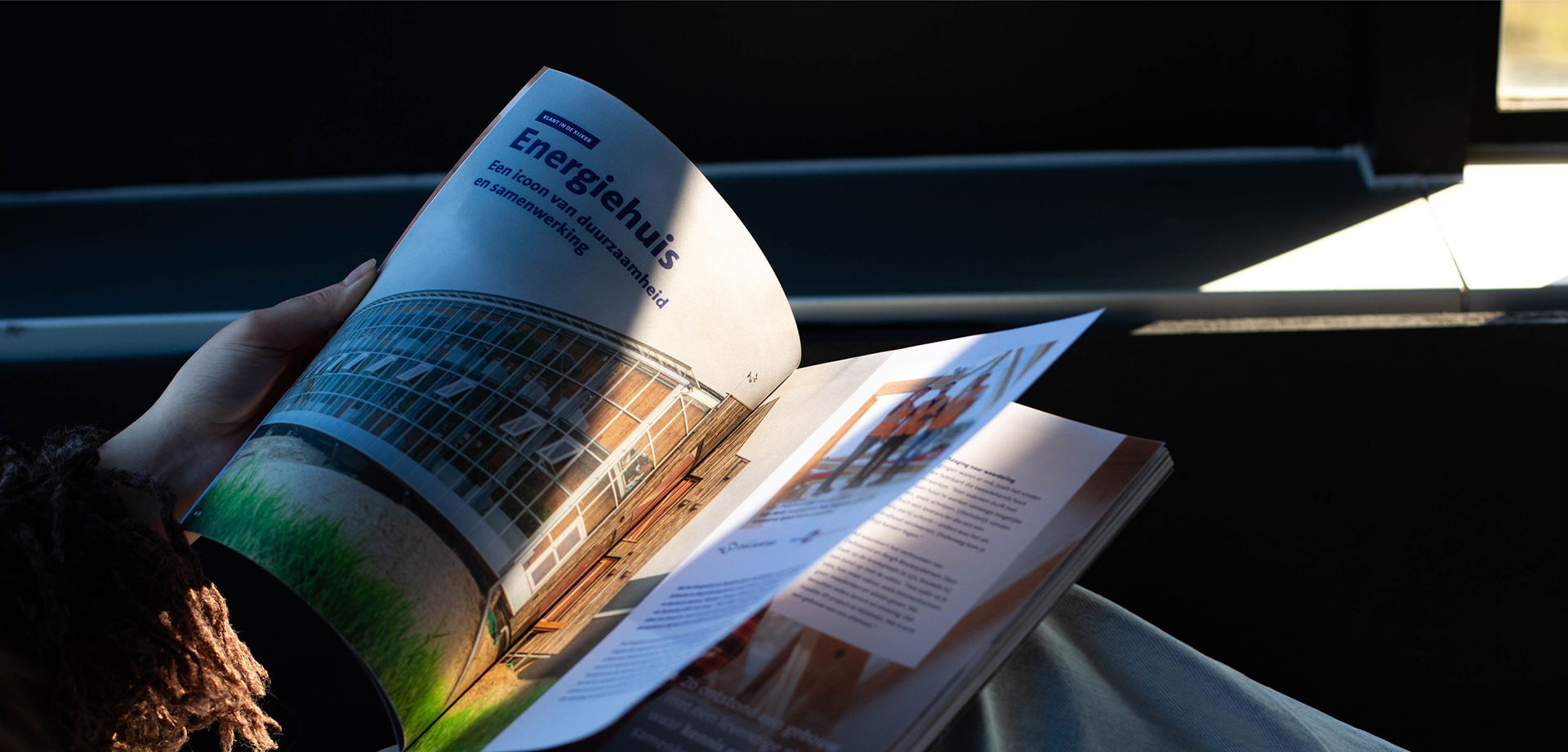 Bergh Bouw Magazine Case bladeren spread